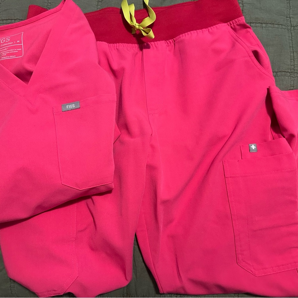 Figs Bright Pink Scrub Set